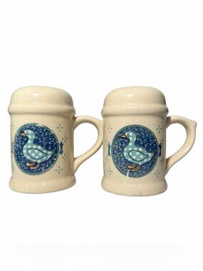 Shakers Salt & Pepper Set Stoneware Quilted Duck Beige